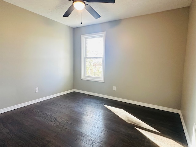 empty room featuring dark hardwood / wood-style floors and ceiling fan