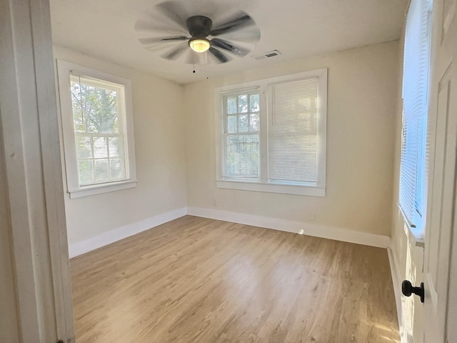 empty room featuring light hardwood / wood-style floors and ceiling fan