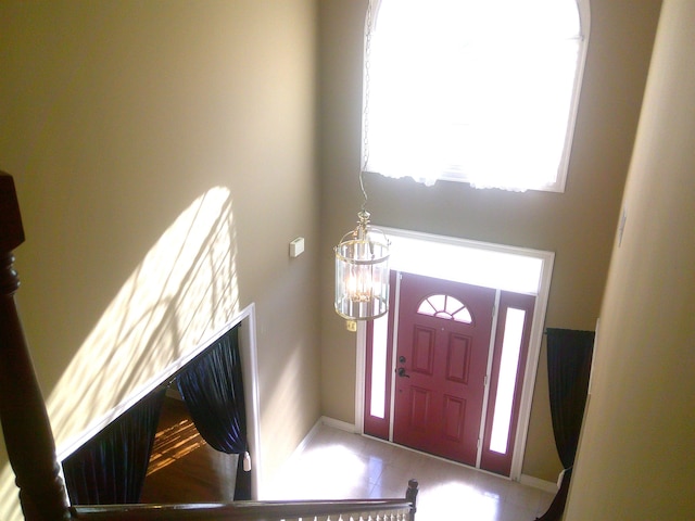 foyer featuring an inviting chandelier