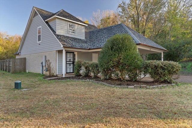 view of front of home with a front lawn