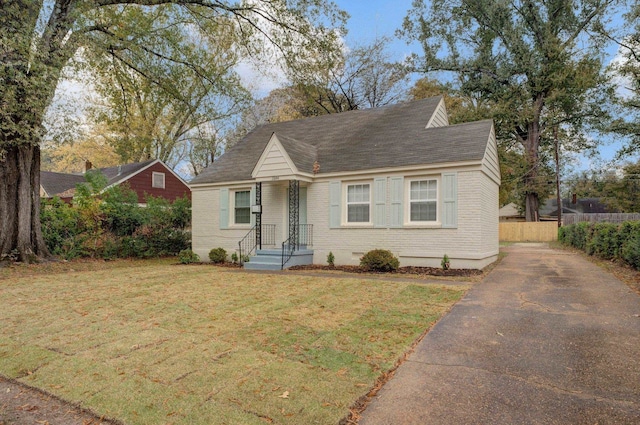 view of front of property with a front lawn