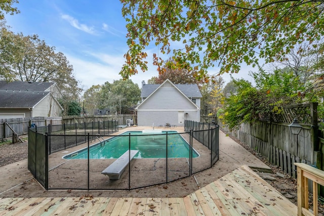 view of swimming pool