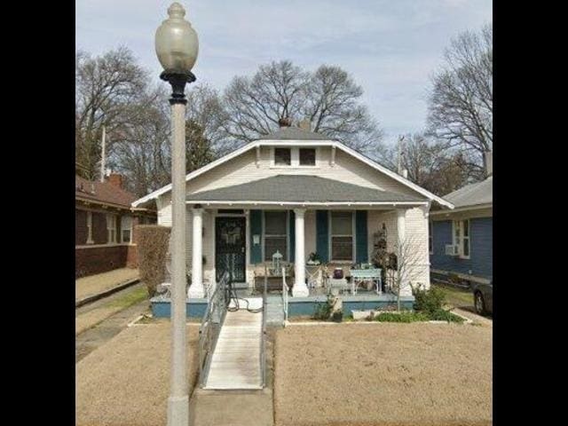 bungalow-style home featuring covered porch