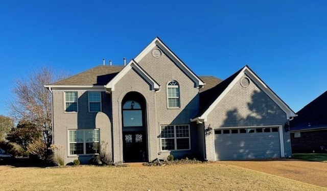 view of front property featuring a garage