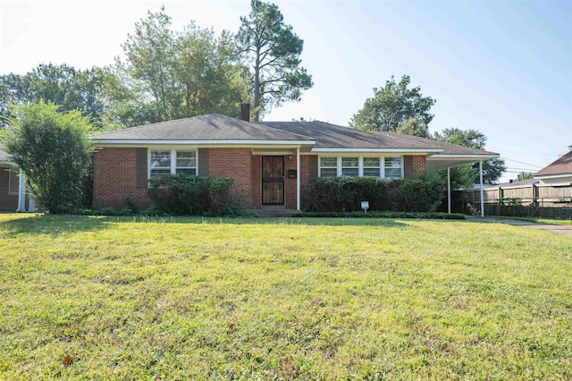 ranch-style home featuring a front lawn