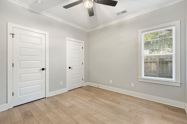 unfurnished bedroom featuring light wood-type flooring, ceiling fan, and ornamental molding