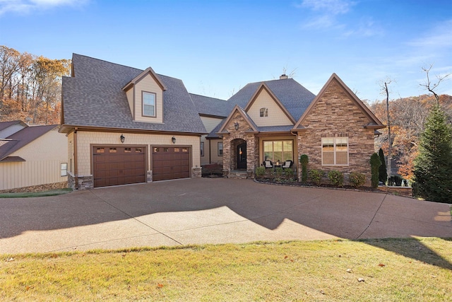 view of front facade with a garage and a front yard