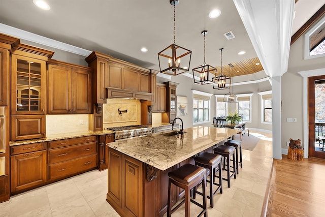 kitchen with sink, plenty of natural light, a spacious island, and hanging light fixtures