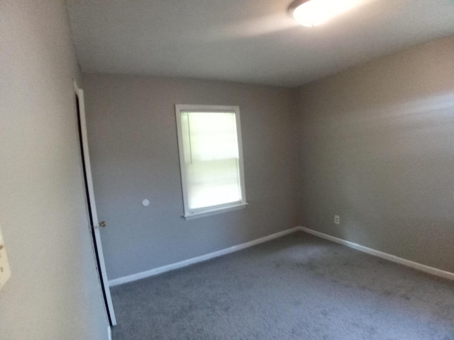 1675 Haywood Ave, Memphis, TN 38127 - unfurnished room featuring carpet flooring and baseboards