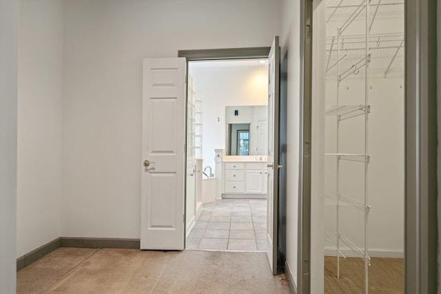 899 Harbor Bend Rd, Memphis, TN 38103 - hall featuring light carpet and baseboards