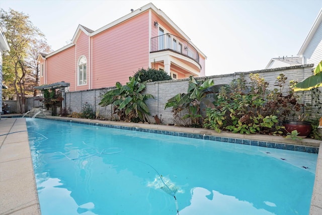 view of pool featuring pool water feature