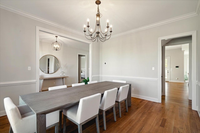 dining space with a notable chandelier, dark hardwood / wood-style flooring, and ornamental molding