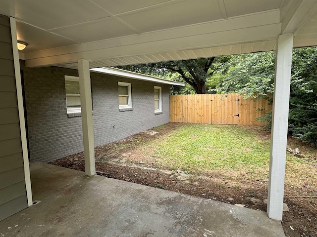 view of yard featuring a patio