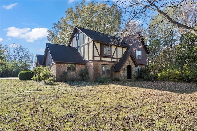 exterior space featuring a lawn