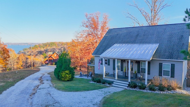 view of front facade featuring a front lawn and covered porch