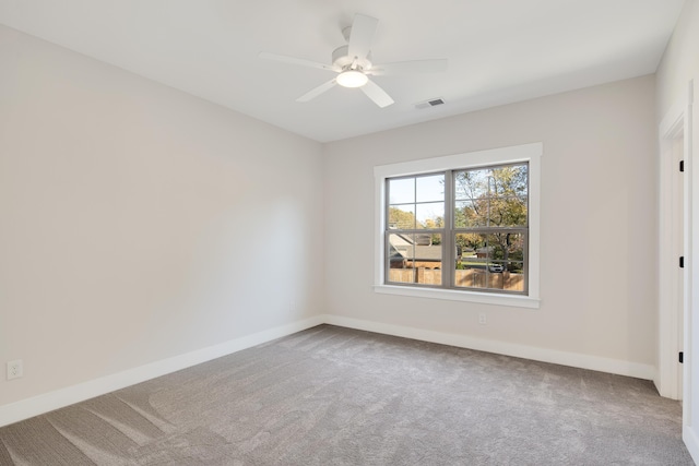 carpeted empty room featuring ceiling fan