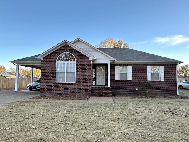 view of front of home with a carport and a front yard