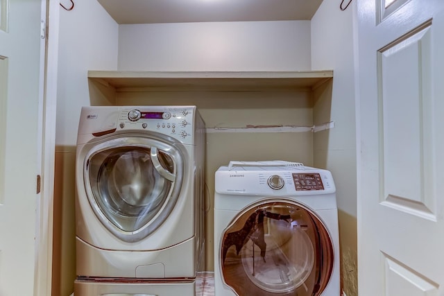 laundry room featuring independent washer and dryer