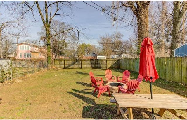 view of yard featuring an outdoor fire pit