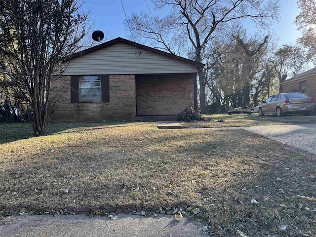 ranch-style home featuring a front yard