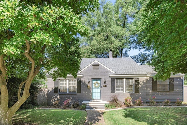 view of front facade with a front lawn