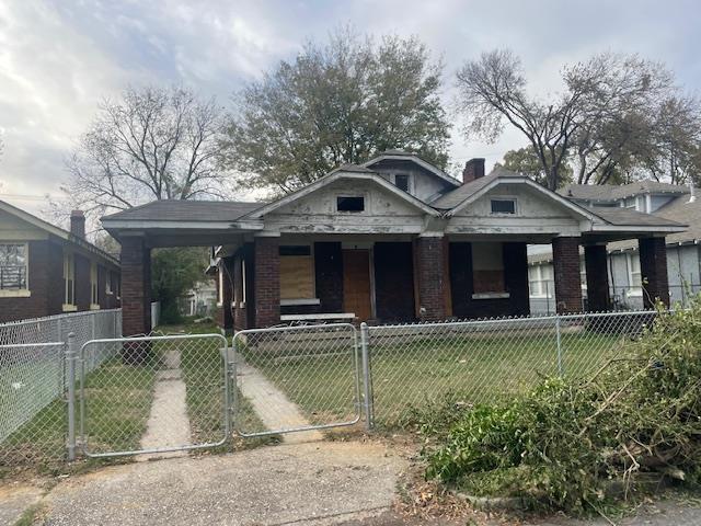 view of front of house with covered porch