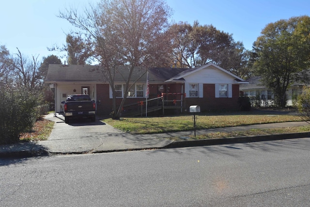 single story home featuring a front yard