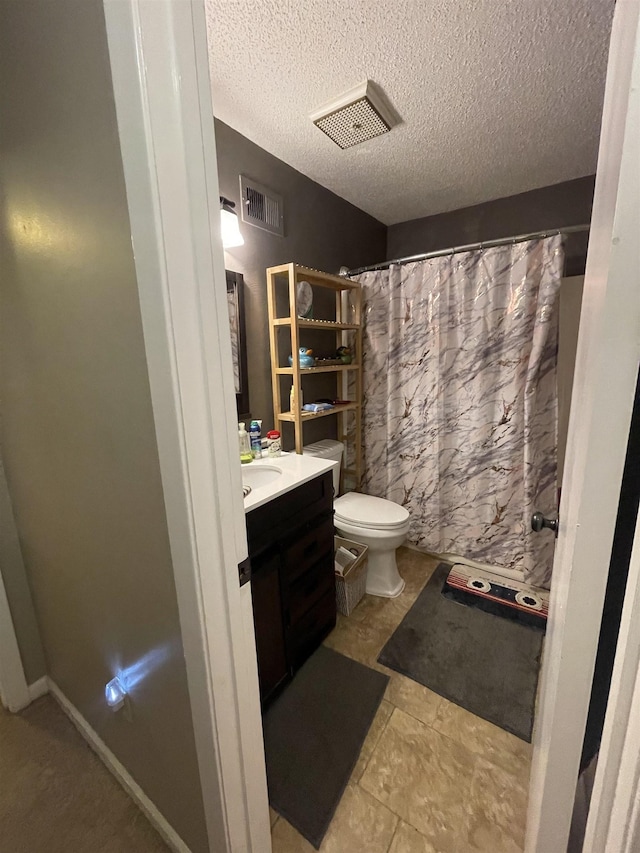 bathroom featuring vanity, a textured ceiling, toilet, and curtained shower