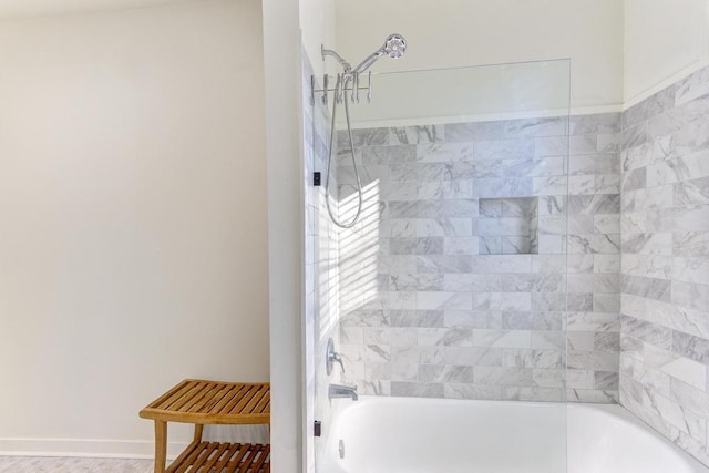 bathroom featuring tiled shower / bath combo