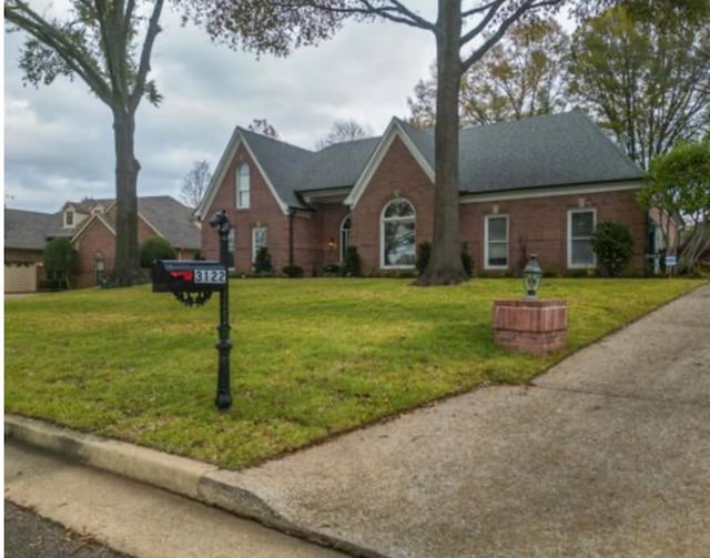 view of front of house featuring a front yard