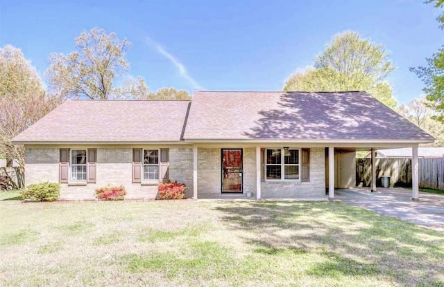 ranch-style house featuring a front lawn and a carport