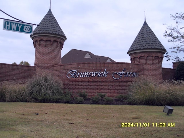 community / neighborhood sign with a lawn