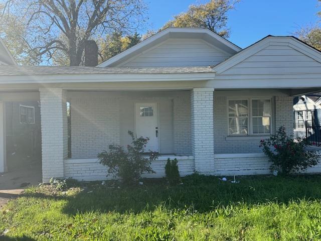 view of front of property with covered porch