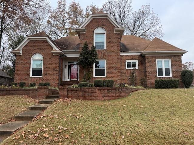 front of property with a front lawn