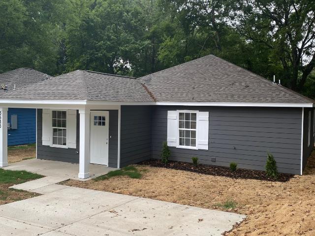 ranch-style house with covered porch