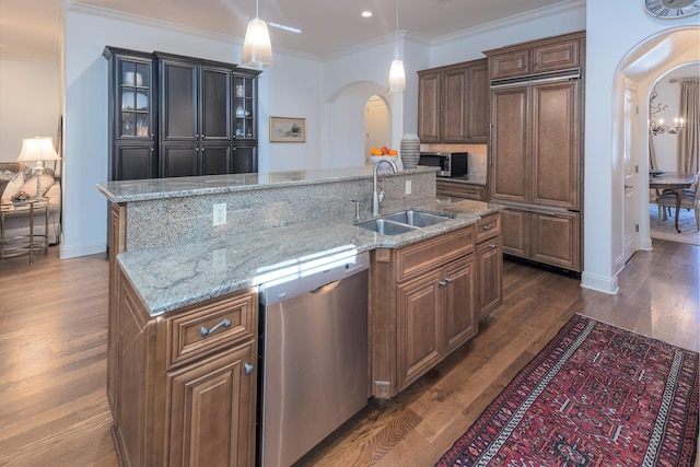 kitchen with dishwasher, a center island with sink, sink, dark hardwood / wood-style floors, and ornamental molding