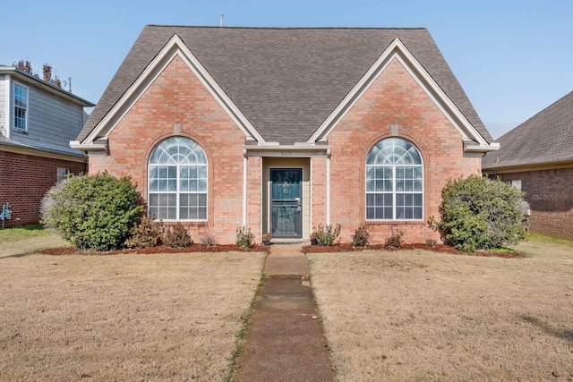 view of front facade with a front yard