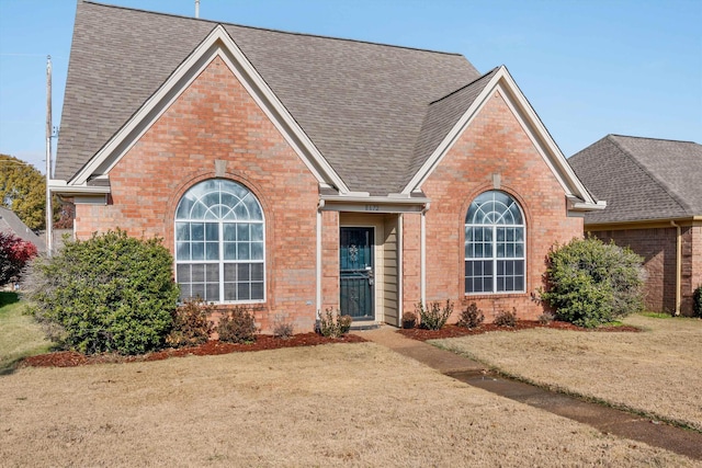 view of front facade featuring a front yard