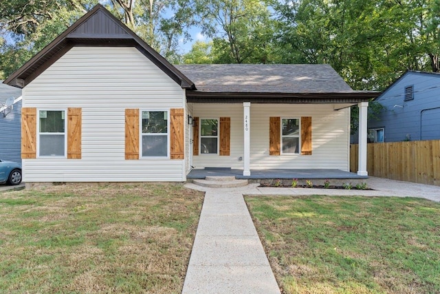 view of front of property featuring covered porch and a front lawn