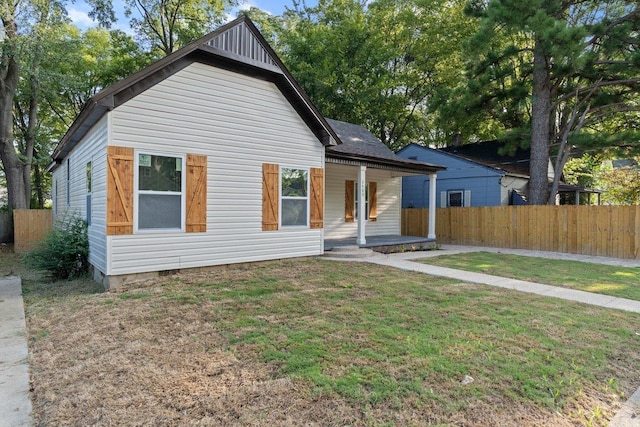 view of front of house with a porch and a front lawn