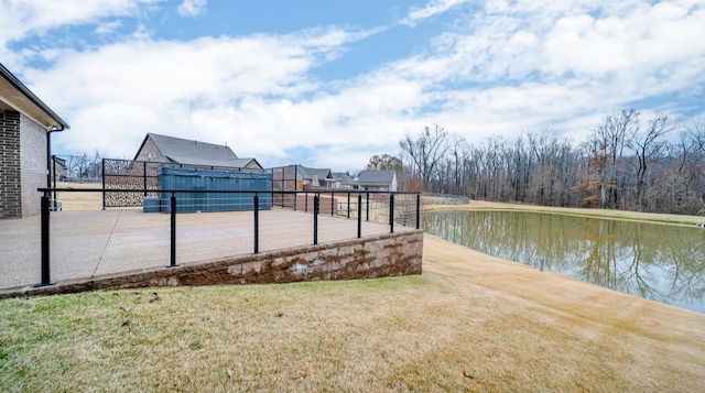 view of yard featuring a water view