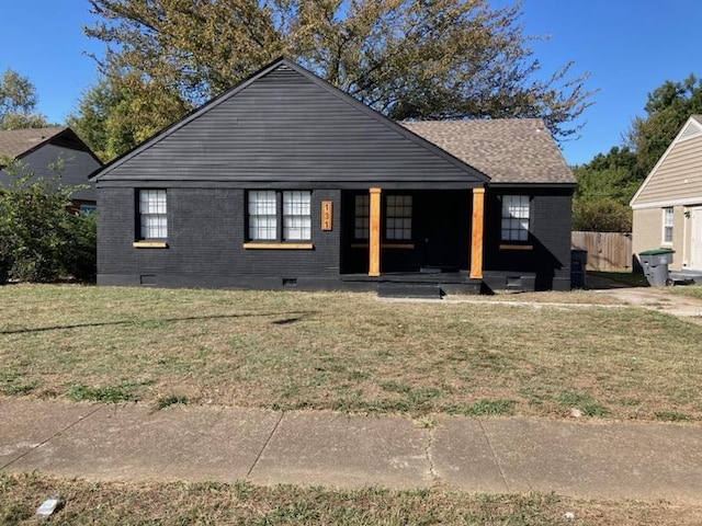 view of front of house with a front lawn