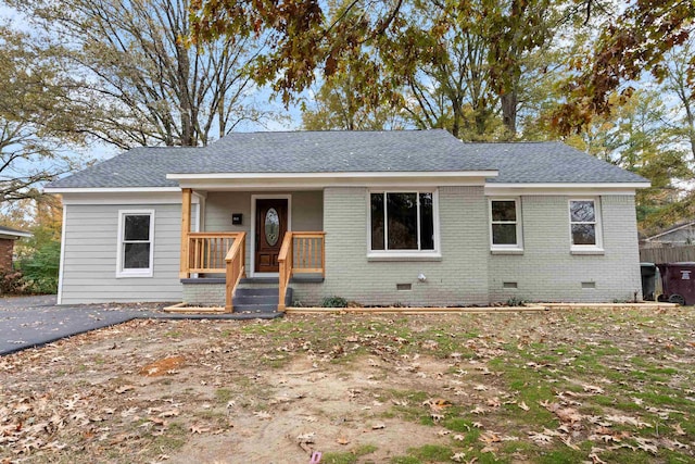 ranch-style home with a porch