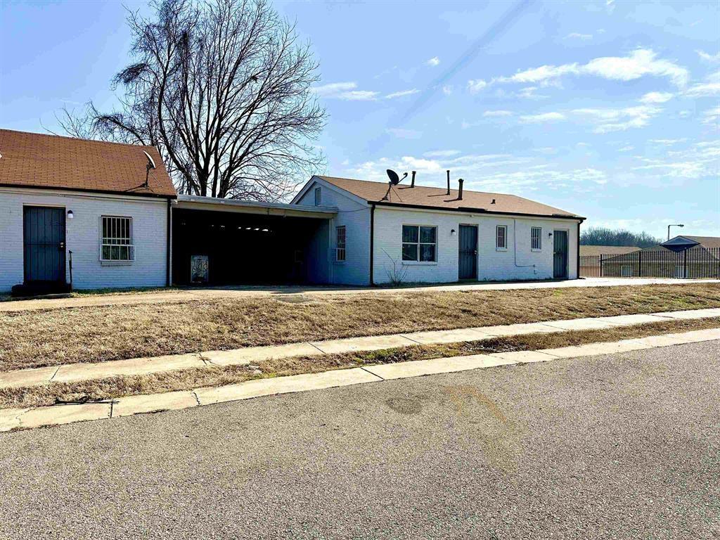 ranch-style home featuring a carport