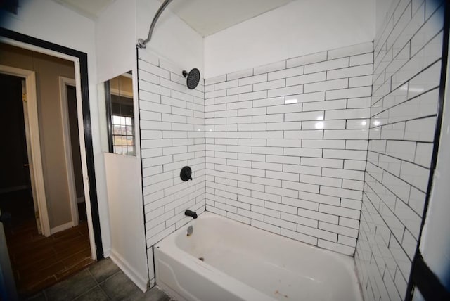 bathroom featuring tiled shower / bath