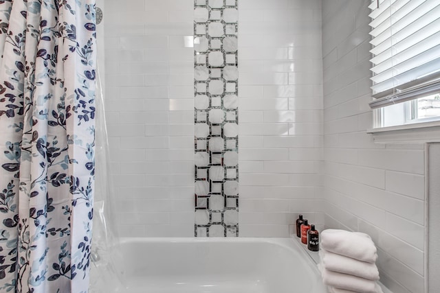 bathroom with shower / tub combo with curtain