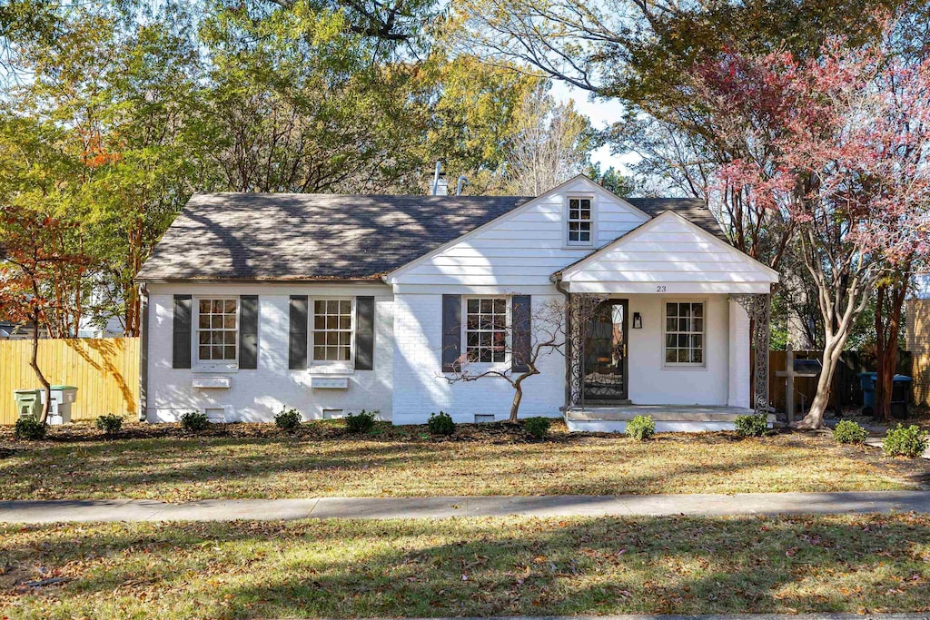 view of front of house with a front yard