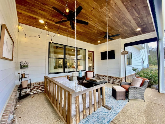 view of patio / terrace with covered porch