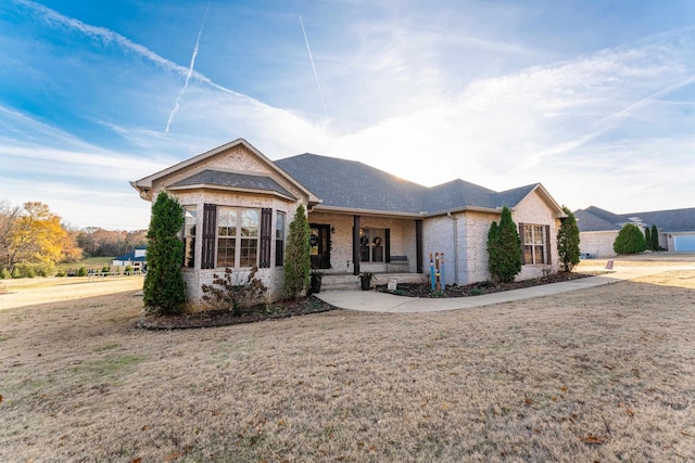 ranch-style house featuring a front lawn