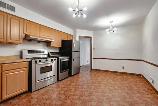 kitchen with washer / dryer, stainless steel appliances, an inviting chandelier, and decorative light fixtures